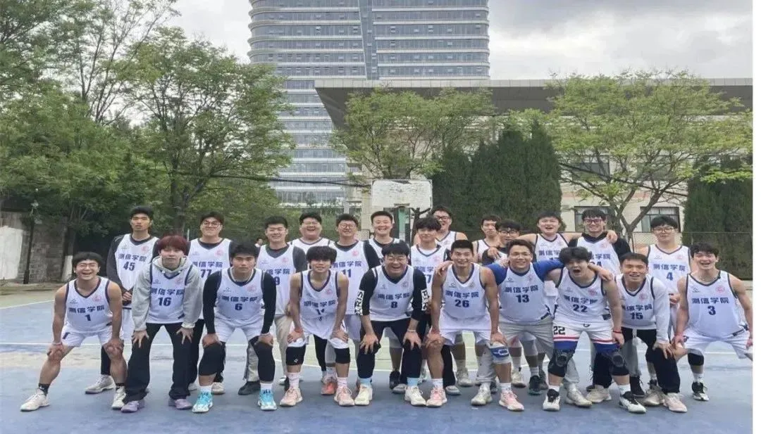 如何利用心理学技巧提高篮球比赛中的专注度_0
